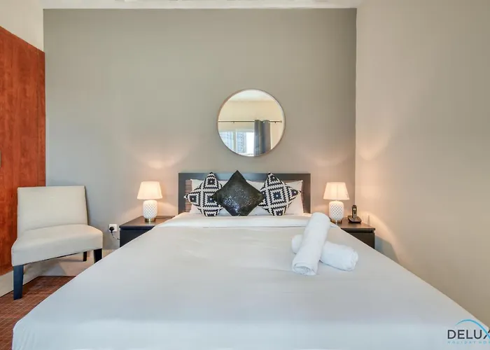 Minutes Away To Metro Studio Unit With Nearby Retail Outlets, Dubai Gate 2, Jumeirah Lake Towers By Deluxe Holiday Homes
