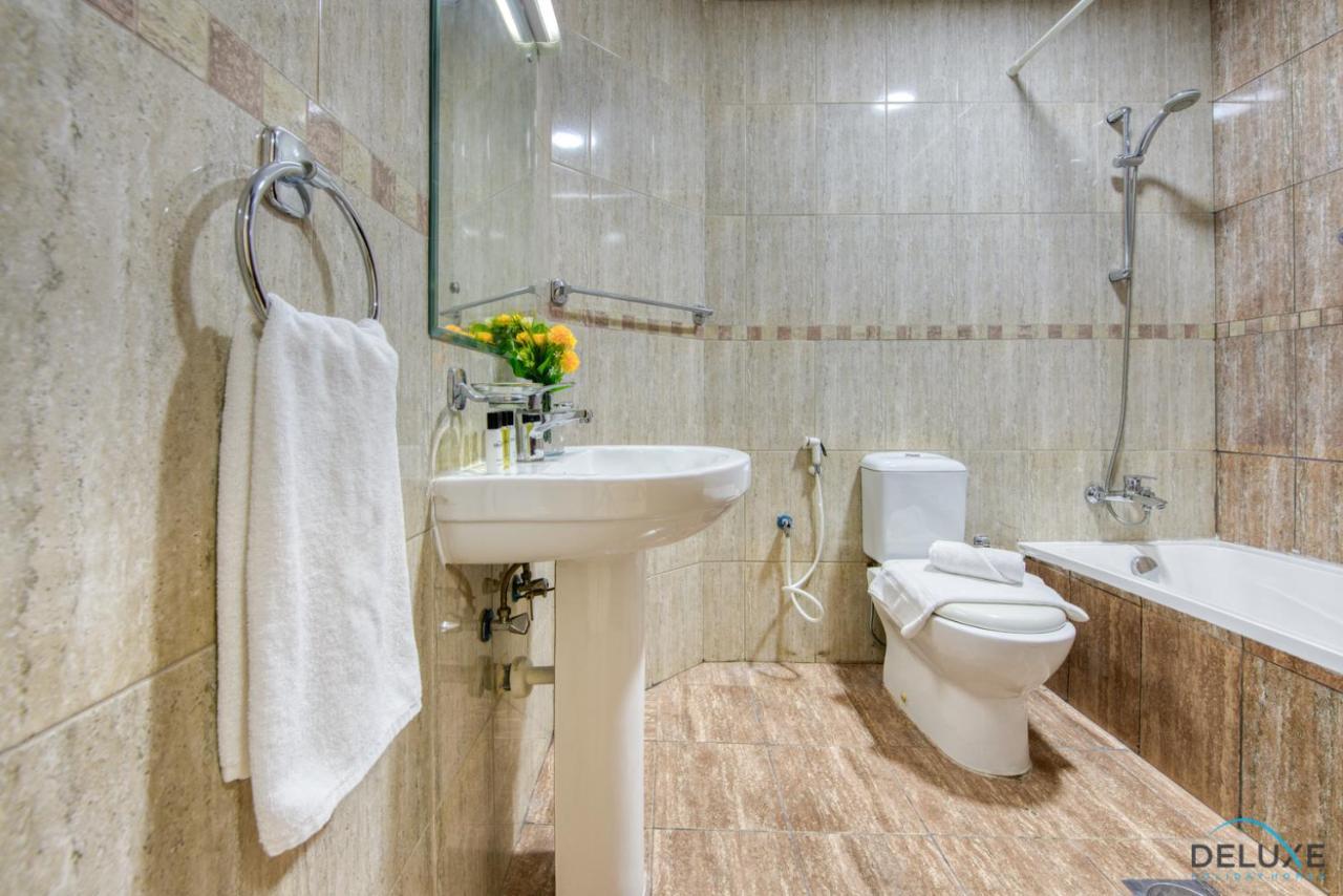 Minutes Away To Metro Unit With Nearby Retail Outlets, Gate 2, Jumeirah Towers By Deluxe Homes अपार्टमेंट Dubai